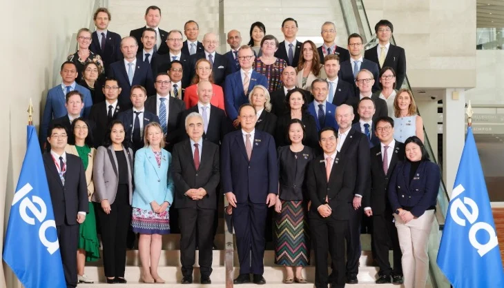 Первое заседание Совета управляющих МЭА состоялось в Сингапуре