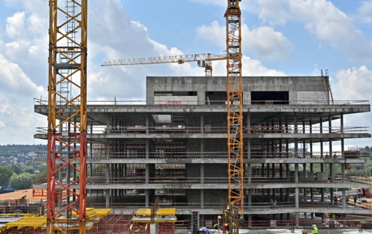 Владимир Ефимов: в 2025 году экспертиза строительных проектов позволила сэкономить более 100 миллиардов рублей