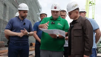 Министр строительства и ЖКХ РФ Ирек Файзуллин осмотрел объекты капитального строительства в Донецкой Народной Республике