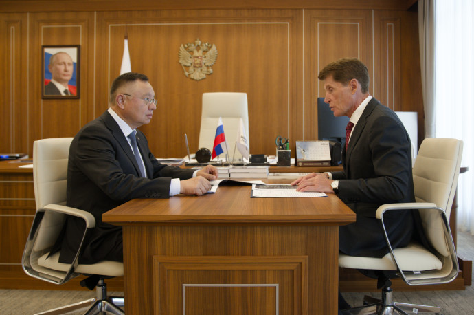 Глава Минстроя России Ирек Файзуллин провел рабочую встречу с Губернатором Приморского края Олегом Кожемяко