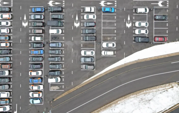 По проекту КРТ на улицах Ярославской и Космонавтов оборудуют парковку и выполнят благоустройство По проекту КРТ на улицах Ярославской и Космонавтов оборудуют парковку и выполнят благоустройство