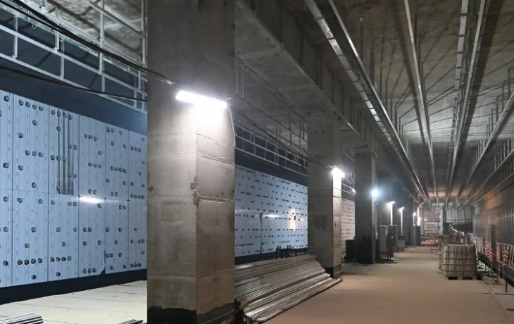 Началась отделка стен и потолка на платформе станции метро «Вавиловская»