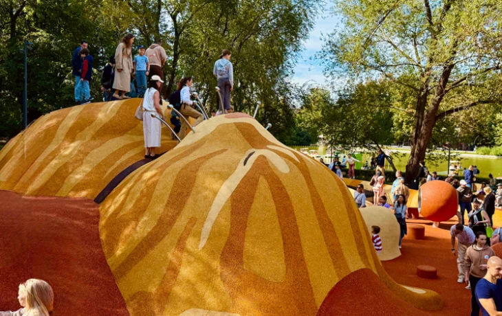 Игровой комплекс в виде гигантского кота появился в Парке Горького