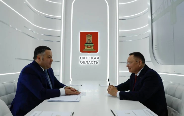 Ирек Файзуллин и Игорь Руденя обсудили жилищное строительство в Тверской области на ПМЭФ'25