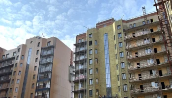 В первом корпусе проблемного ЖК «Воскресенское» начался монтаж лифтового оборудования