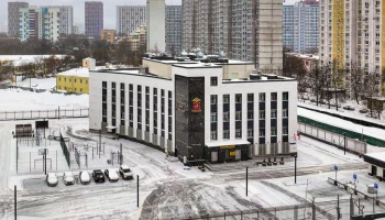 Территорию вблизи нового здания отдела полиции в районе Лосиноостровский комплексно благоустроили