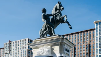 Владимир Ефимов: пилонам с конными скульптурами у Центрального московского ипподрома вернули исторический облик