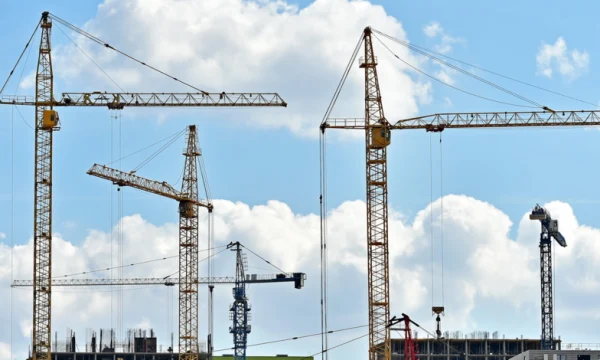 Владимир Ефимов: в четырех районах на севере Москвы на месте старых домов возводят 10 новостроек по программе реновации