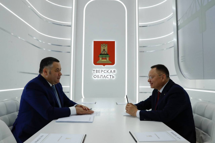 Ирек Файзуллин и Игорь Руденя обсудили жилищное строительство  в Тверской области на ПМЭФ'25