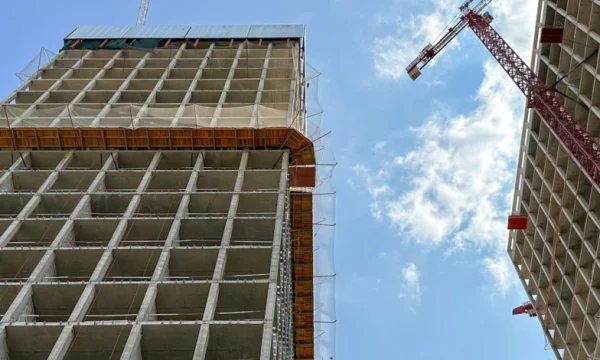 Жилье и соцобъекты построят в семи округах Москвы по программе КРТ