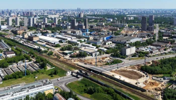 Приступили к монтажу ограждающих элементов на путепроводе через Южную рокаду