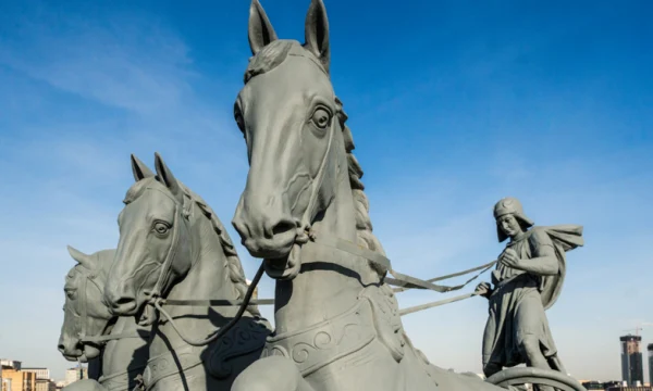 Завершена реставрация квадриги и конных скульптур Центрального Московского ипподрома – мэр Завершена реставрация квадриги и конных скульптур Центрального Московского ипподрома – мэр