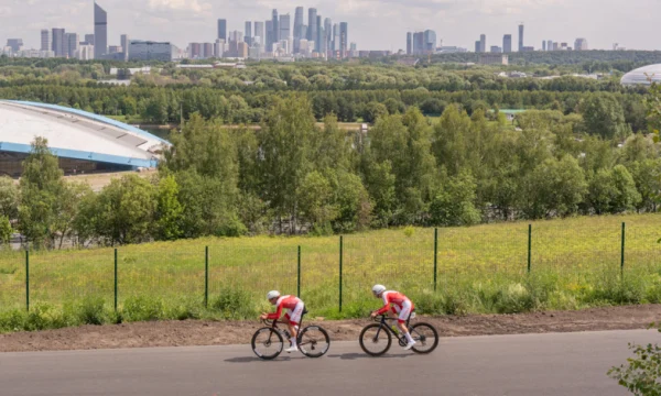 Более 300 спортсменов сборной Москвы по велоспорту тренируются в парке &laquo;Крылатские холмы&raquo;