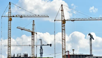 Владимир Ефимов: в четырех районах на севере Москвы на месте старых домов возводят 10 новостроек по программе реновации