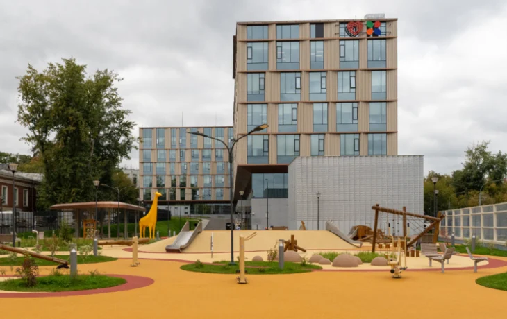 В 2025 году у новых медицинских объектов благоустроили более 15 гектаров территорий