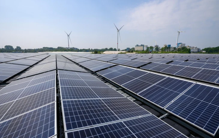 Солнце, ветер и электромобили уже дешевле ископаемого топлива &mdash; доклад ЕС