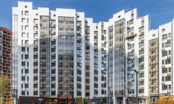 Члены Общественной палаты Москвы ознакомились с технологиями крупномодульного строительства домов по программе реновации