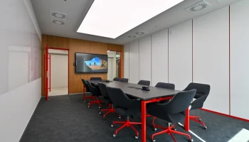 Владимир Ефимов: в 2025 году предприниматели выкупили у города около 850 арендуемых объектов коммерческой недвижимости