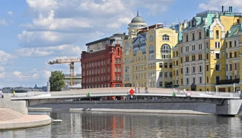 На четырех фасадах зданий в Москве появятся изображения по эскизам художников