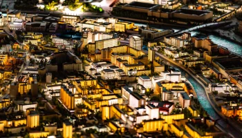 Юные москвичи создают макет школы будущего на мастер-классах в градостроительной мастерской