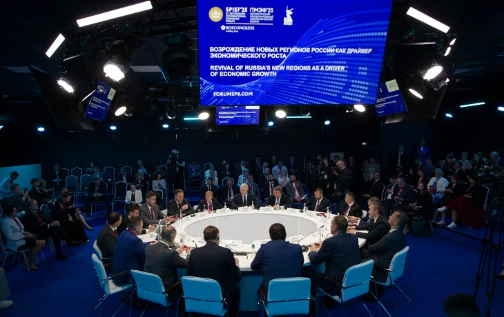 На стратегической сессии Минстроя России «Возрождение новых регионов России как драйвер экономического роста» в рамках ПМЭФ'25 Ирек Файзуллин рассказа