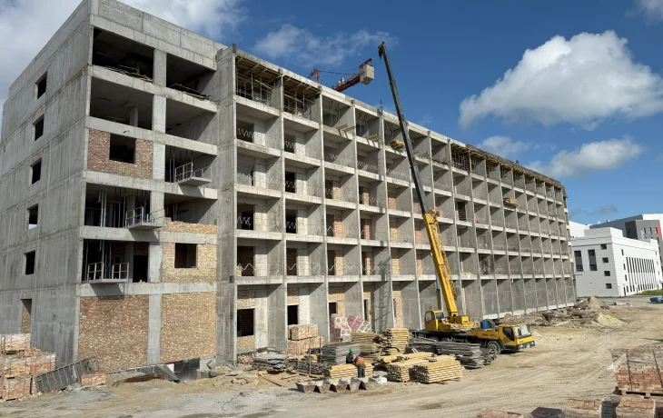 В здании пансионата реабилитационного центра в Евпатории завершаются монолитные работы