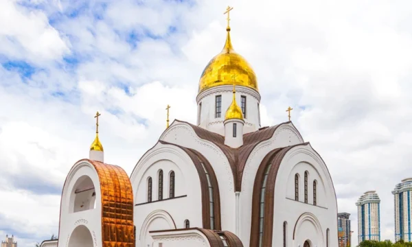 В Раменках завершили строительство храма Трех Святителей