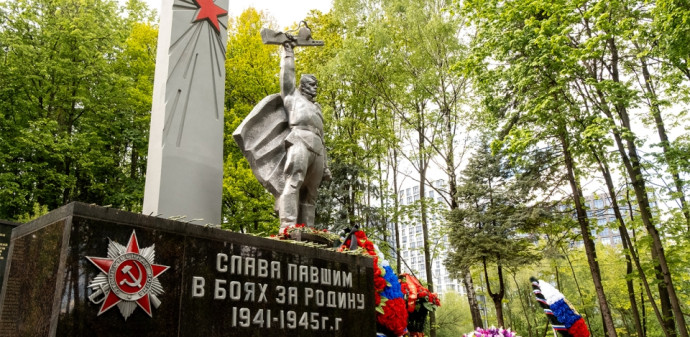 В районе Можайский завершили реставрацию памятника и благоустройство сквера