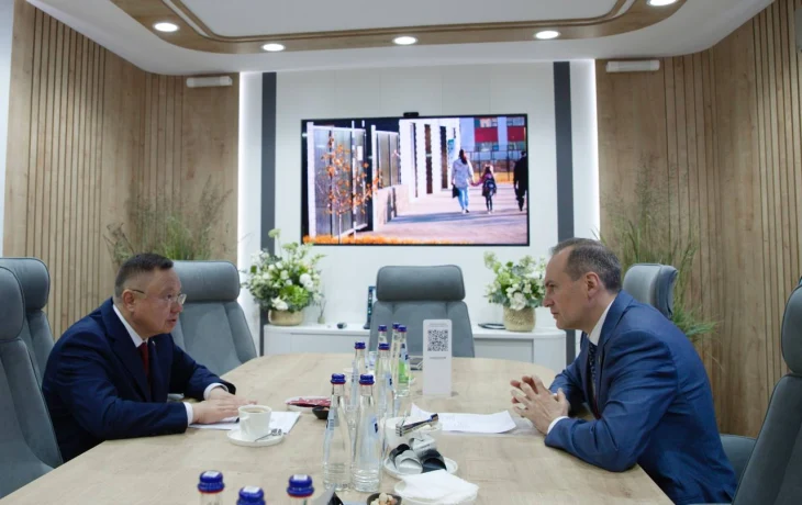 Министр строительства и ЖКХ РФ Ирек Файзуллин в рамках ПМЭФ’2025 провел рабочую встречу с Главой Республики Мордовия Артемом Здуновым