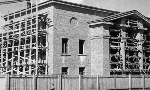Фотовыставки о строительстве в годы Великой Отечественной войны пройдут в парках столицы