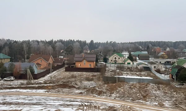 Москвичи могут приобрести на торгах 16 участков для строительства частных домов в ТиНАО