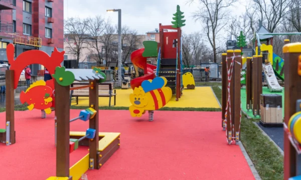 Почти 30 детских площадок появилось около новых ЖК в рамках реновации в ВАО в 2024 году