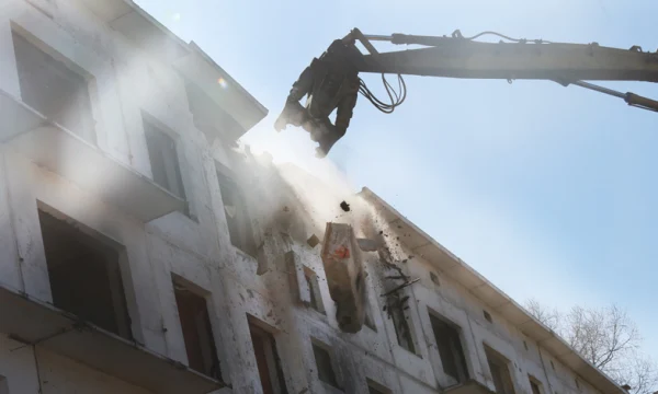 Более 850 старых домов демонтировали в столице по программе реновации