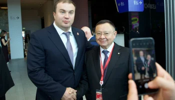 На ПМЭФ'25 Ирек Файзуллин обсудил с Виталием Хоценко развитие строительной отрасли и сферы ЖКХ Омской области