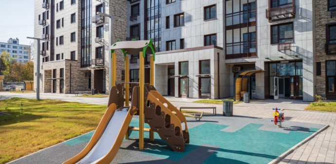 Почти 15,8 тыс. москвичей оформили договоры на жилье по реновации в ЮАО
