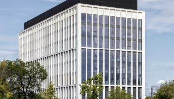 Владимир Ефимов: более пяти миллионов квадратных метров общественно-деловой и производственной недвижимости возвели в столице в 2025 году