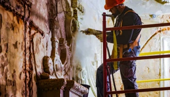 Владимир Ефимов: продолжается реставрация исторических фасадов и интерьеров главного корпуса Центрального московского ипподрома