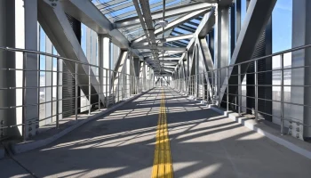 Более 15 пешеходных переходов через ж/д пути строят и проектируют в Москве &ndash; мэр