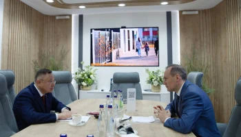 Министр строительства и ЖКХ РФ Ирек Файзуллин в рамках ПМЭФ’2025 провел рабочую встречу с Главой Республики Мордовия Артемом Здуновым