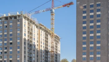 Владимир Ефимов: за 2025 год город подготовил более 100 площадок для строительства домов по программе реновации
