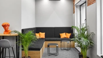 Предприниматели выкупили у города два помещения для бизнеса в историческом здании в центре столицы