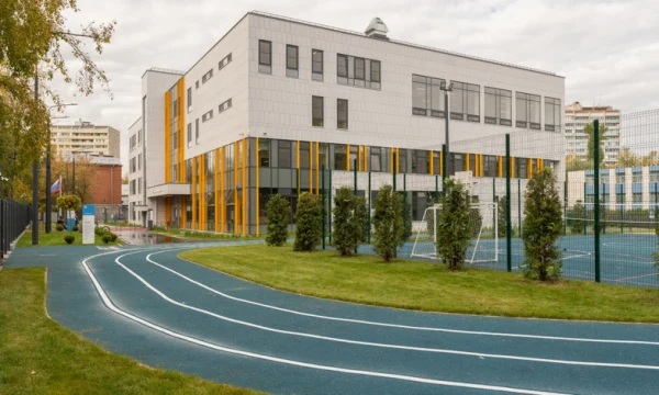 Владимир Ефимов: в 2025 году на западе столицы возвели восемь школ и детских садов