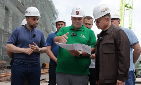 Министр строительства и ЖКХ РФ Ирек Файзуллин осмотрел объекты капитального строительства в Донецкой Народной Республике