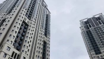 В проблемном ЖК «Академ Палас» завершилось покрытие полимером рампы большого диаметра