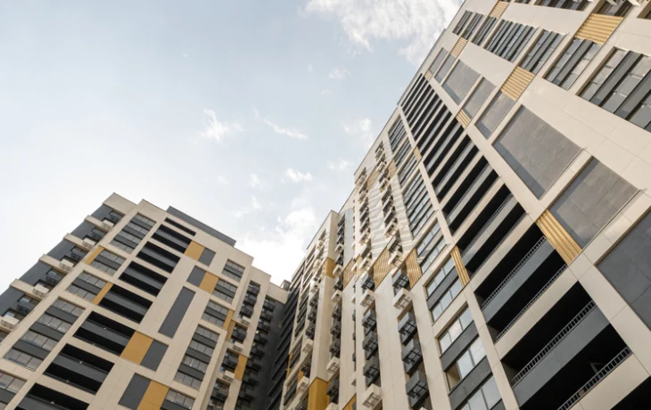 Порядка 650 человек заключили договоры на жилье по реновации в новостройке на улице Демьяна Бедного Порядка 650 человек заключили договоры на жилье по реновации в новостройке на улице Демьяна Бедного