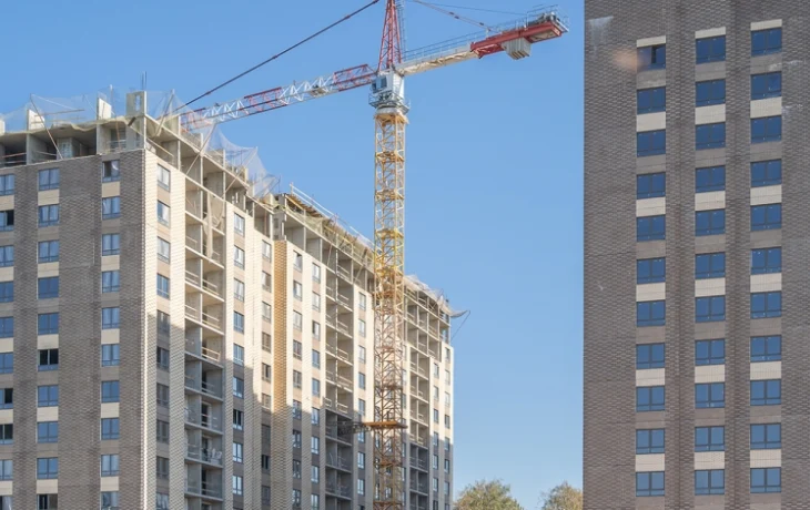 Владимир Ефимов: за 2025 год город подготовил более 100 площадок для строительства домов по программе реновации