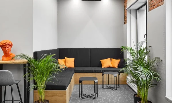 Предприниматели выкупили у города два помещения для бизнеса в историческом здании в центре столицы